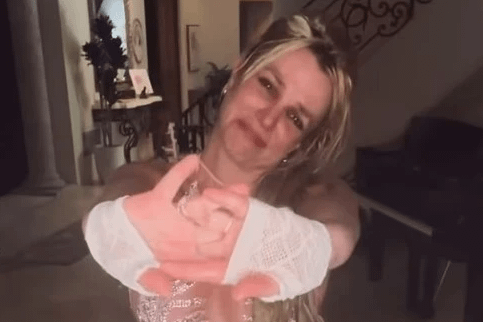 Britney Spears shqetëson fansat: lëndim në gju dhe mavijosje pas rënieje nga shkallët