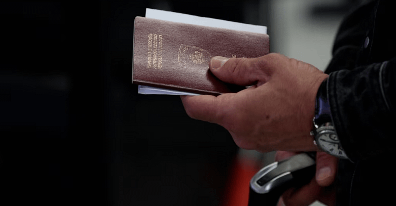 Britania sanksionon Rrjetin Krasniqi dhe grupe ballkanike për dokumente të falsifikuara