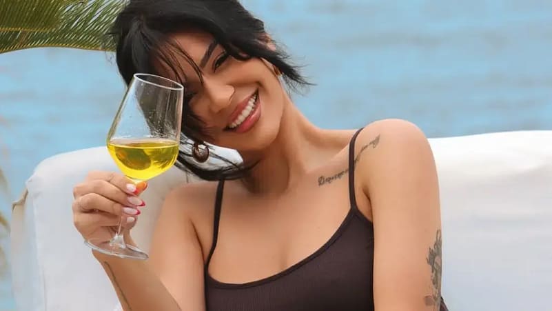 Efi Dhedhes Reagon ndaj Akuzave për Lidhjet me të Burgosurit