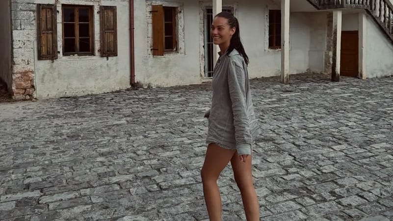 Gresa Hoti mahnit Instagramin me një look të qetë në makinë