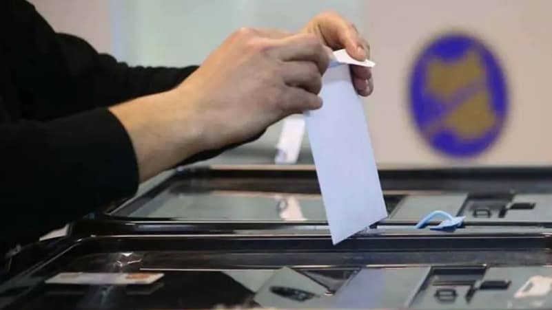 Prishtinë: Qendra e vetme e votimit me kusht hapet me vonesë për shkak të problemeve teknike