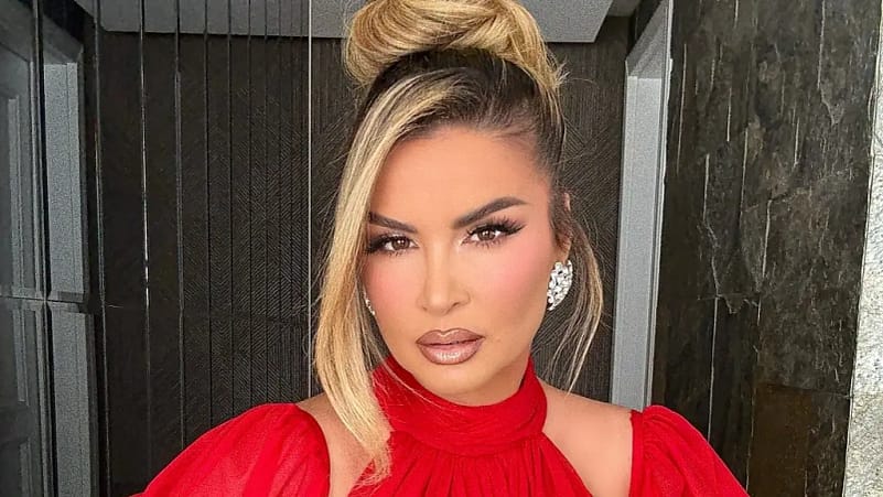 Ryva Kajtazi vesh ngjyrat e Dubait: elegancë nga zemra e qytetit të vjetër