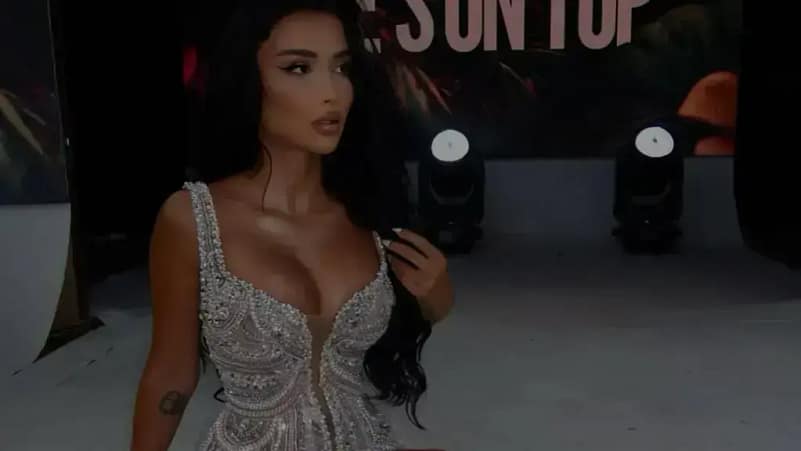 Xheneta provokon në Instagram me xhaketë të hapur dhe pa sytjena