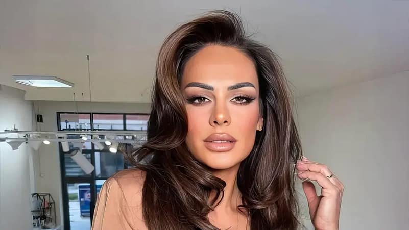 Xhuli Nura shkëlqen me kostum bordo dhe elegancë në Instagram