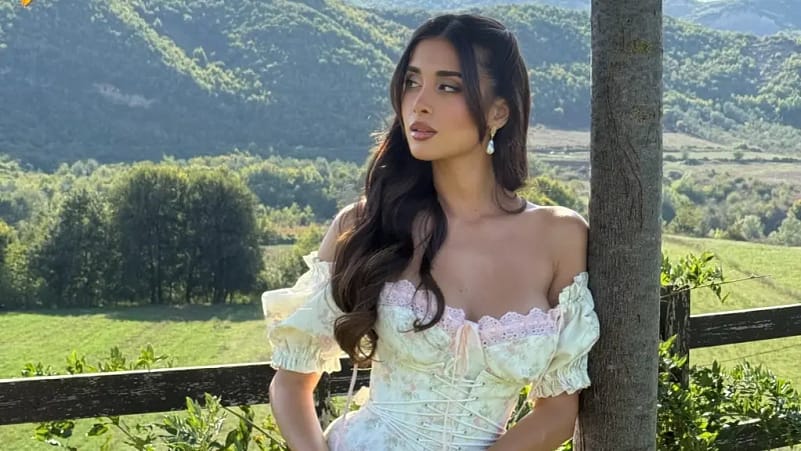 Jori Delli mahnit në Instagram me setin e bardhë të mëndafshit dhe trëndafila të kuq