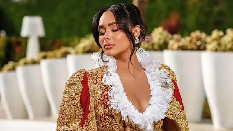 Egli Tako nderon trashëgiminë shqiptare me veshje tradicionale në Instagram