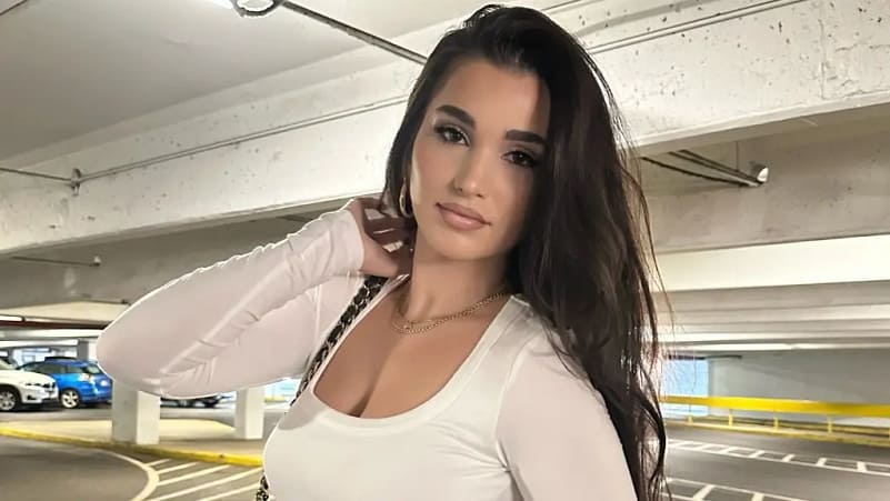 Enisa shfaqet elegante në Londër dhe zbulon se po punon për albumin e ri