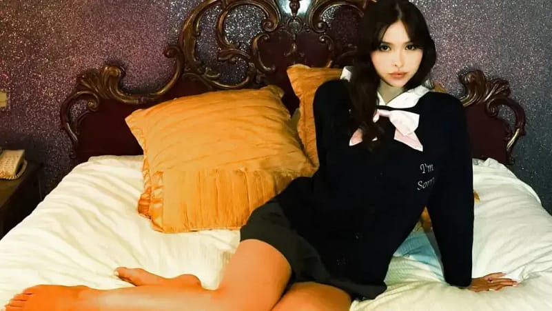 Sophie Mudd sfidon me hark e shigjetë: një pamje e rrallë që ndez Instagramin
