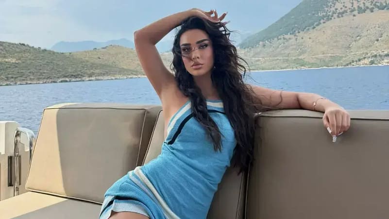 Xhensila Myrtezaj ‘flet’ me heshtje: një gjest simbolik që i qetëson zërat