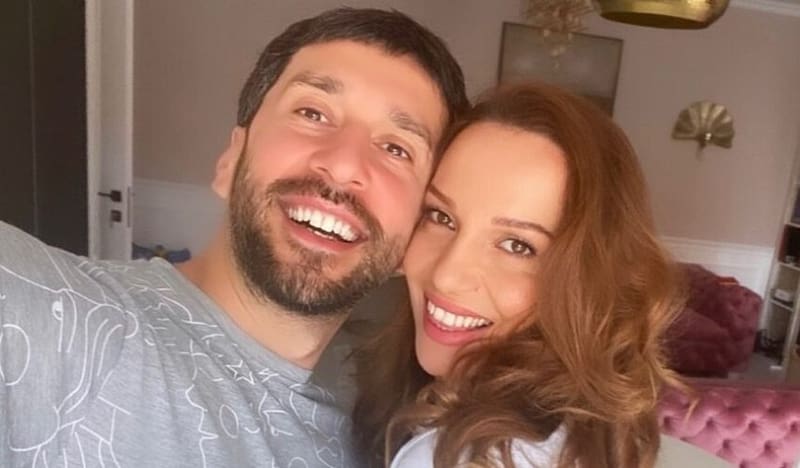 Nuk ndjekin më njëri-tjetrin në Instagram: shenjat e ftohjes mes çiftit, Adonisi i vetëm në Sunny Hill