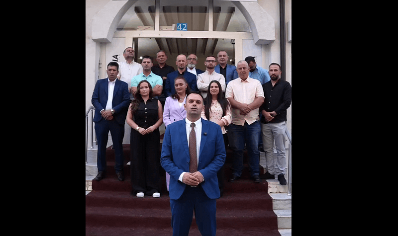 Shkumbin Demaliaj Nis Fushatën për Kryetar të Deçanit dhe Kritikon Ish-Partiakët