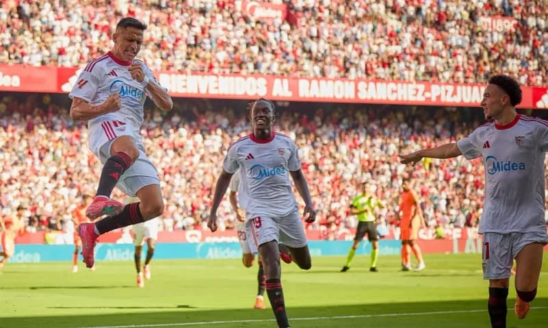 Sevilla i jep Barcelonës humbjen e parë: fitore bindëse 4-1 në Ramón Sánchez Pizjuán