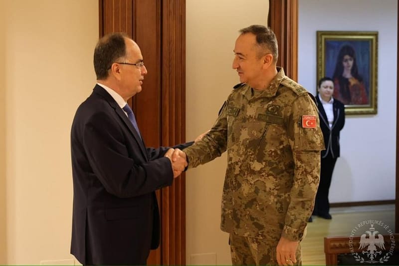 KFOR: Ulutash takon Begajn dhe Kingjin në Tiranë, në fokus siguria në Kosovë dhe stabiliteti rajonal