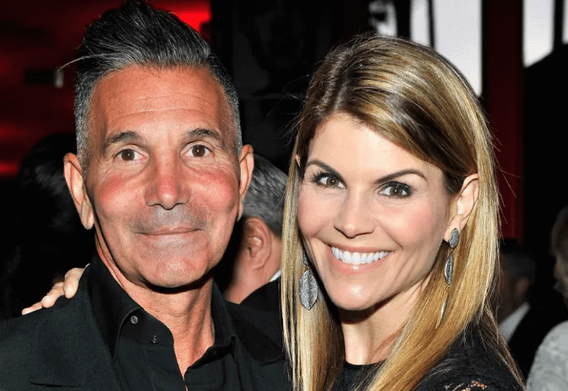 Lori Loughlin dhe Mossimo Giannulli ndahen pas gati 28 vitesh martesë