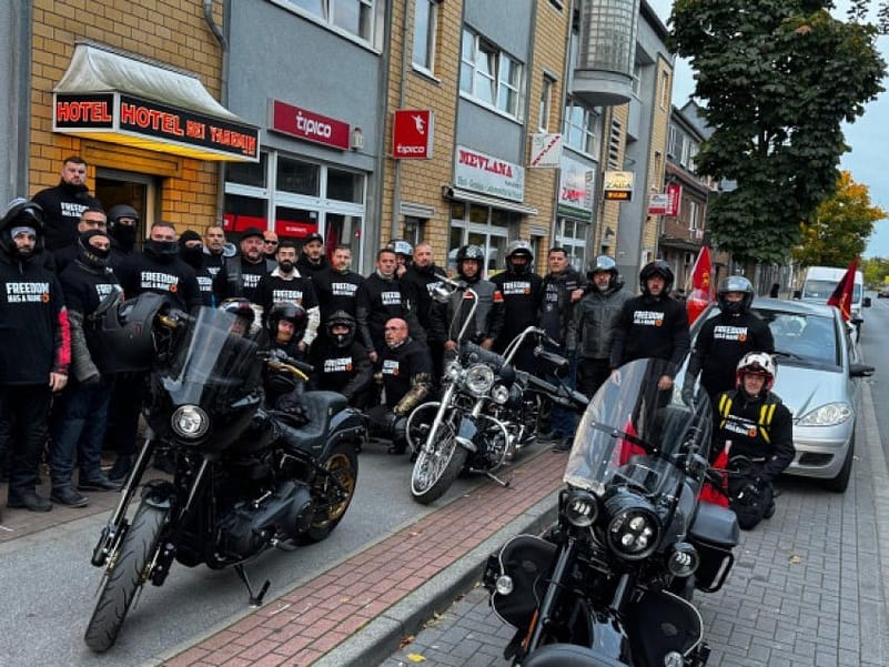 Haradinaj: Sheveningen pritet të gumëzhijë; motoristët shqiptarë mbërrijnë në Hagë për drejtësi