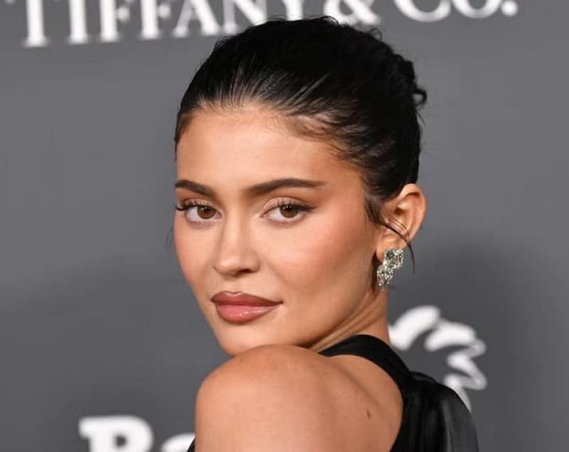 Kylie Jenner debuton në aktrim me filmin “The Moment” të A24, me Charli XCX në krye