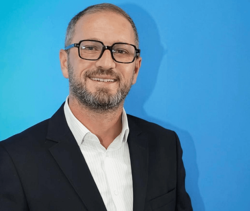 Petrit Hajdari pas humbjes në Drenas: “Drenasin e dua edhe kur nuk fitoj”, uron Ramiz Lladrovcin