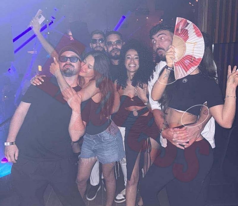 Ledri dhe Xhensila Kapen në Moment Intim Gjatë Pushimeve në Ibiza